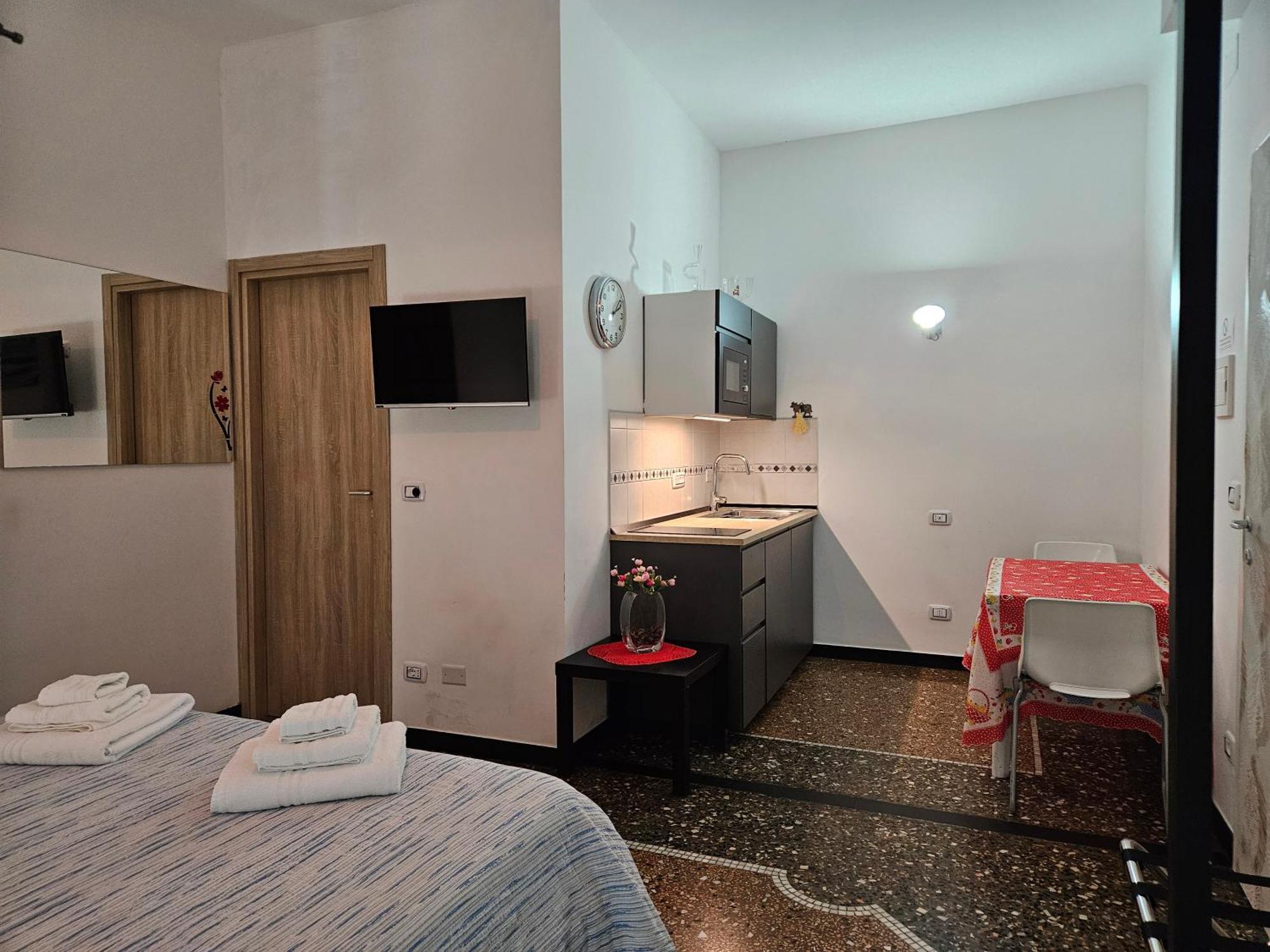 Affittacamere House Leomar Di Sara Genoa Room photo